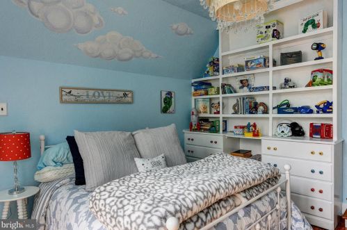 585 Warwick Rd, Haddonfield NJ 08033-3845 exterior