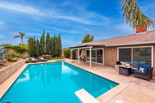 6750 Charing St, Simi Valley CA 93063-3926 exterior