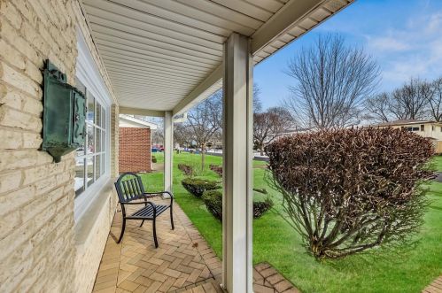 812 Maple St, Mount Prospect, IL 60056-4335