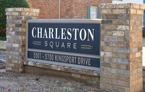 5550 Kingsport Dr, Atlanta GA  30342-1043 exterior