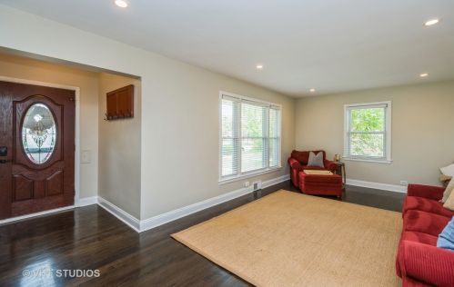 4035 Dobson St, Skokie, IL 60076-3720