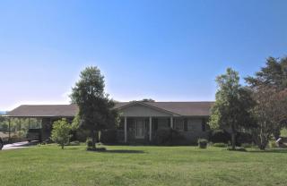 1684 Brookview Dr, Dandridge, TN 37725-6332
