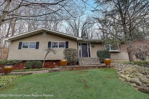 6 Overlook Dr, Holmdel Village, NJ 07733-1316
