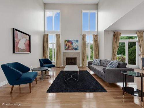 6887 Fieldstone Dr, Willowbrook IL  60527-5295 exterior