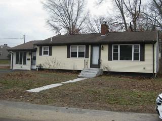 7 Carolyn St, Coventry, RI 02816-6066