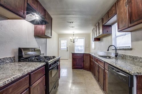 2516 Ryan Ave, Fort Worth TX  76110-2525 exterior