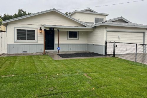 351 Lane St, Turlock, CA 95380-5306