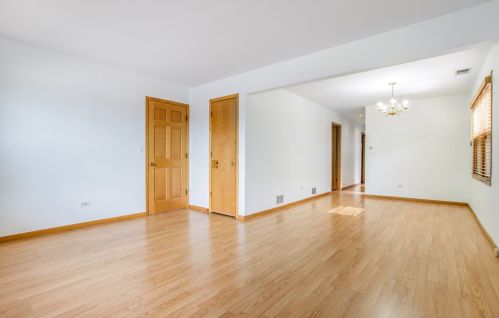 6120 Eastwood Ave, Chicago IL  60630-3001 exterior