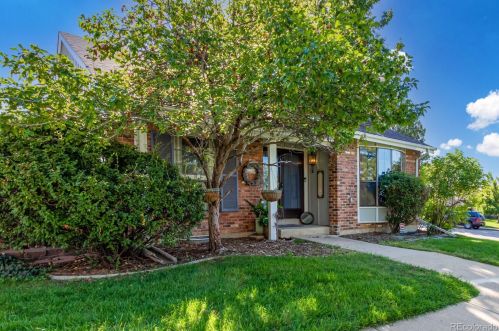 7556 Rosemary Cir, Englewood CO 80112-6421 exterior