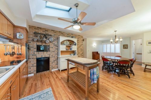 908 Woodland Dr, Wheeling, IL 60090-3933