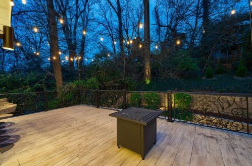 239 Beverly Rd, Atlanta GA  30309-2643 exterior