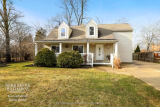 606 Meadow Dr, Glenview, IL 60025-3928