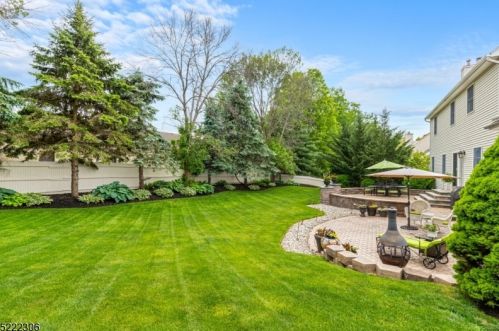 4 Morgan Ct, Dover NJ  07869-1445 exterior