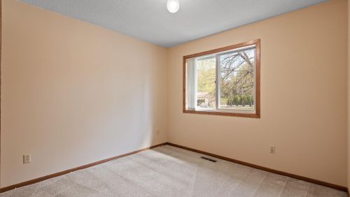 2242 Grospoint Ave, Saint Paul MN  55128-4402 exterior