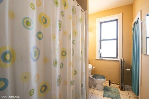 2958 Clark St, Chicago IL  60657-5204 exterior