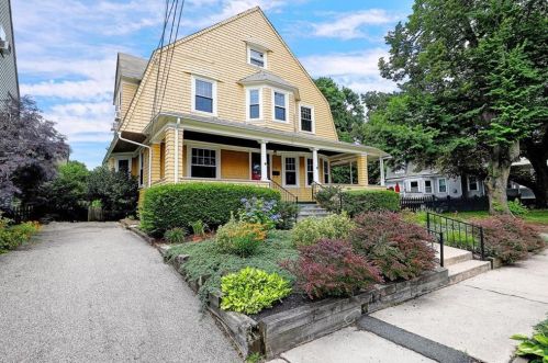 79 Massasoit Ave, Providence, RI 02905-3704
