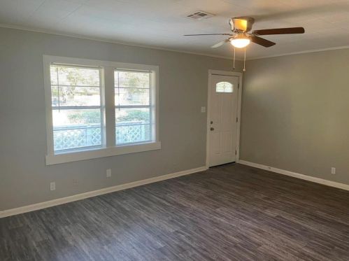 905 Arcola St, Angleton TX  77515-4557 exterior