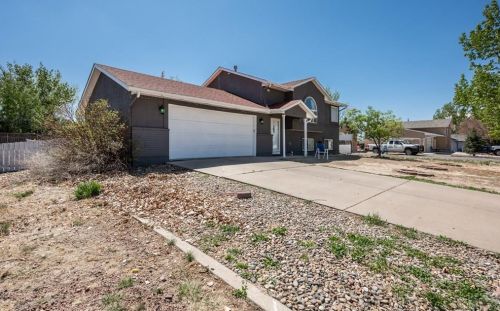 304 Casper Dr, Pueblo, CO 81007-2818