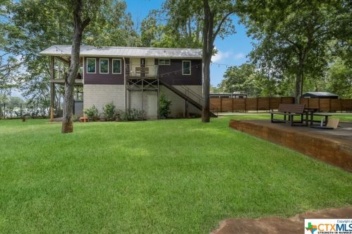 332 Mdw Lk Dr, Seguin TX 78155-9206 exterior