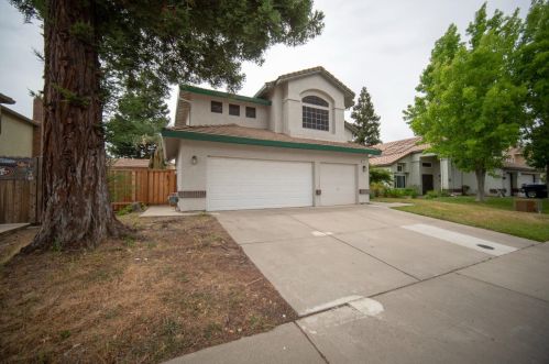 8934 Blakemore Ct, Elk Grove, CA 95624-3146