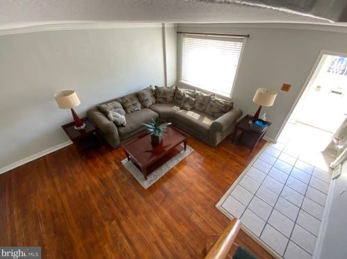 6323 Foxhill Rd, Philadelphia, PA 19120-1017