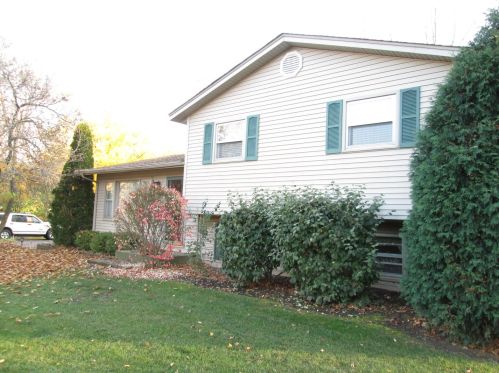 5675 Hanssen Rd, Gurnee, IL 60031-1013