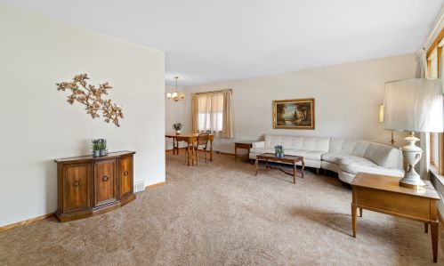 5853 Eddy St, Chicago, IL 60634-4352