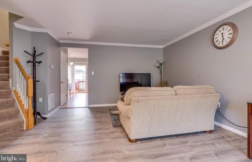 33 Holmes Dr, Charles Town WV 25414-4412 exterior