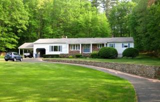 62 Bunker Hill Rd, Auburn, NH 03032-3528