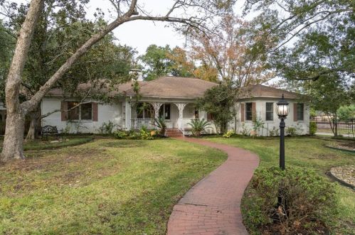 100 Pauline St, Conroe, TX 77301-1979