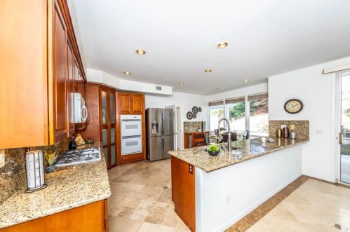7551 Hollow Oak Rd, Anaheim CA  92808-1429 exterior