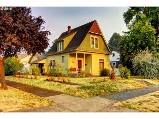 381 9th St, Springfield, OR 97477-4752