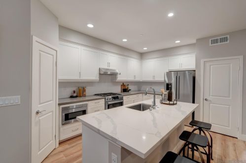 349 Oak Ave, Carlsbad, CA 92008-2944