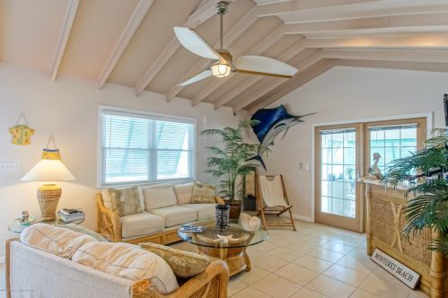 16 Las Vegas Rd, Lavallette NJ 08735-1815 exterior