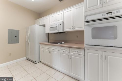 2115 Windrow Dr, Princeton, NJ 08540-5023
