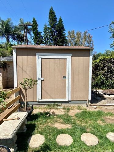 1102 Riviera Dr, Santa Ana CA 92706-1543 exterior