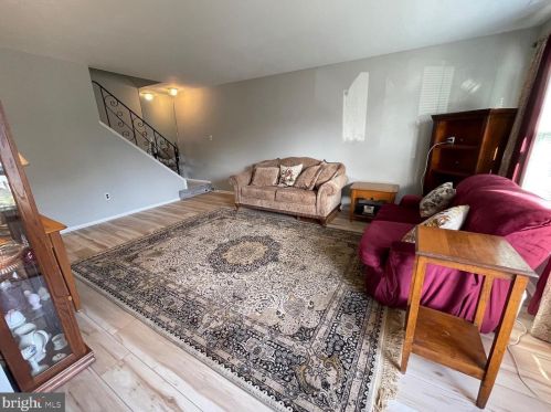 1098 Harbour Dr, Palmyra, NJ 08065-1225