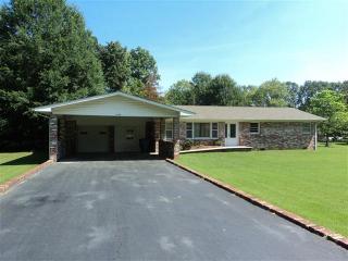 1009 Royal Trl, Manchester, TN 37355-2627