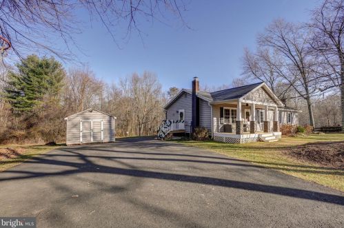 4679 Morgans Bluff Dr, Marshall, VA 20115-3004