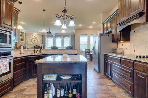 7012 Katie Corral Dr, Fort Worth TX  76126-6440 exterior