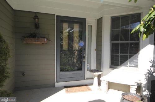 72 Countryside Dr, Princeton, NJ 08540-9408