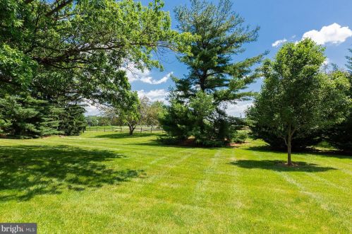 22 Valleybrook Dr, Lancaster PA  17601-4623 exterior