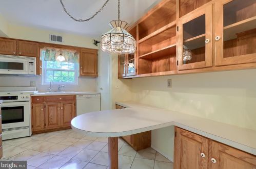 97 Valleybrook Dr, Lancaster PA  17601-4612 exterior