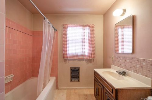 616 East St, Anaheim CA  92805-2131 exterior