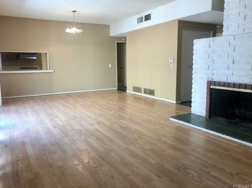 48 Mann St, Irvine CA  92612-2127 exterior
