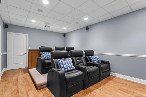 76 Mustang Dr, Upper Stepney CT  06468-1371 exterior