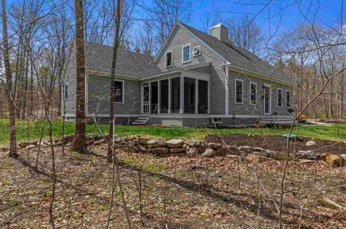 102 Hayes Rd, Dover, NH 03823-7516