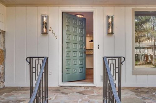 2175 Greencrest Dr, Atlanta GA  30345-2627 exterior