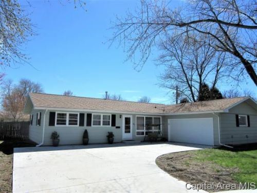 606 Walnut St, Chatham, IL 62629-1415