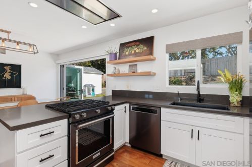 1731 Freda Ln, Cardiff By The Sea CA  92007-1108 exterior